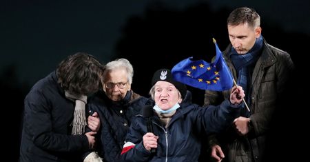 Członek kolegium IPN zestawił uczestniczkę Powstania Warszawskiego z nazistą. Rzecznik reaguje