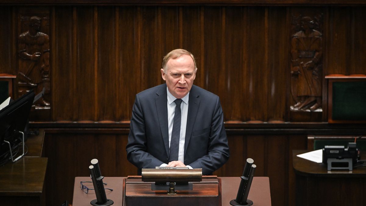 Sekretarz stanu w MSWiA Czesław Mroczek na sali obrad Sejmu