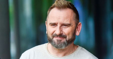 Rzadko o nim mówi. Ma 52 lata i 40-letniego syna