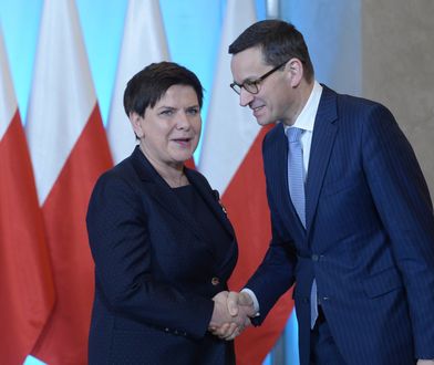 Szydło przyznała więcej nagród Morawieckiemu. Mamy dokumenty!