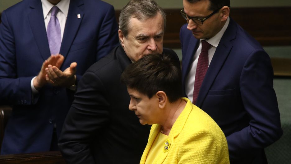 Premier Beata Szydło i wicepremierzy: Piotr Gliński i Mateusz Morawiecki podczas posiedzenia, na którym Sejm rozpatrywał wniosek o odwołanie Beaty Szydło