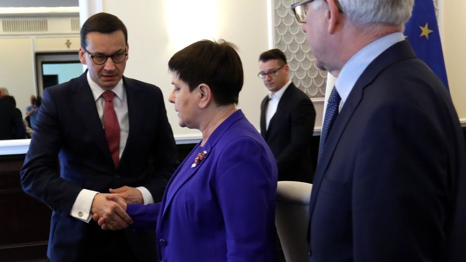 Do zwolenników rządu zalicza się w czerwcu 38 proc. badanych