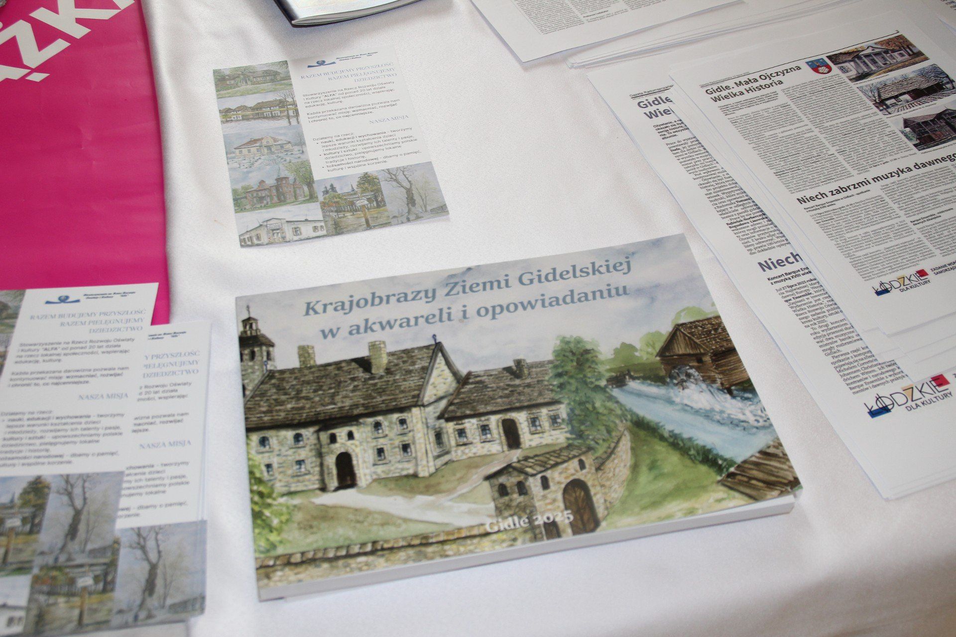 Gidle mają swój album