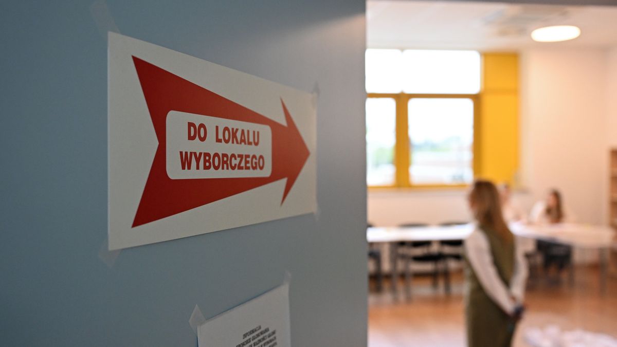 lokal wyborczy
Rzesz�w, 21.04.2024. Wybory samorz�dowe 2024 - II tura. G�osowanie w jednym z lokali wyborczych w Rzeszowie, 21 bm. Trwa g�osowanie w drugiej turze wybor�w samorz�dowych. Do jego zako�czenia obowi�zuje cisza wyborcza. (mr) PAP/Darek Delmanowicz
Darek Delmanowicz
2 tura, do samorz�d�w, do samorz�du, dzie� wybor�w, g�osowanie, komisja wyborcza, lokal wyborczy, lokalnie, samorz�dowe, sonda�, terytorialne, urna, wybor�w samorz�dowych 2024, wybory samorz�dowe 2024