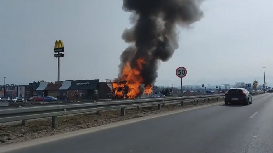 Groźny pożar ciężarówki na Zakopiance