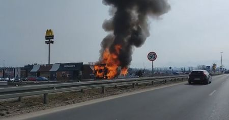Pożar ciężarówki na Zakopiance. Gęsty dym było widać z daleka