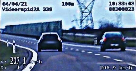 Jechał 207 km/h po ekspresówce S17. Wyprzedził nieoznakowany radiowóz