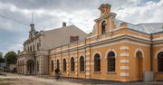 Historyczny dworzec w Aleksandrowie Kujawskim z szansą na drugie życie. Miasto podpisało umowę z Grupą Arche
