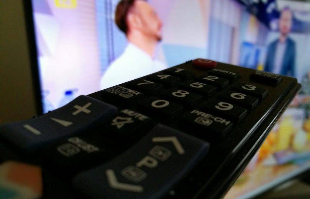 Sylwester 2021 w telewizji. Kto wystąpi w TVP i POLSACIE? Gwiazdy na żywo