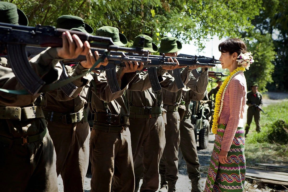 Michelle Yeoh jako Aung San Suu Kyi w filmie "The Lady"