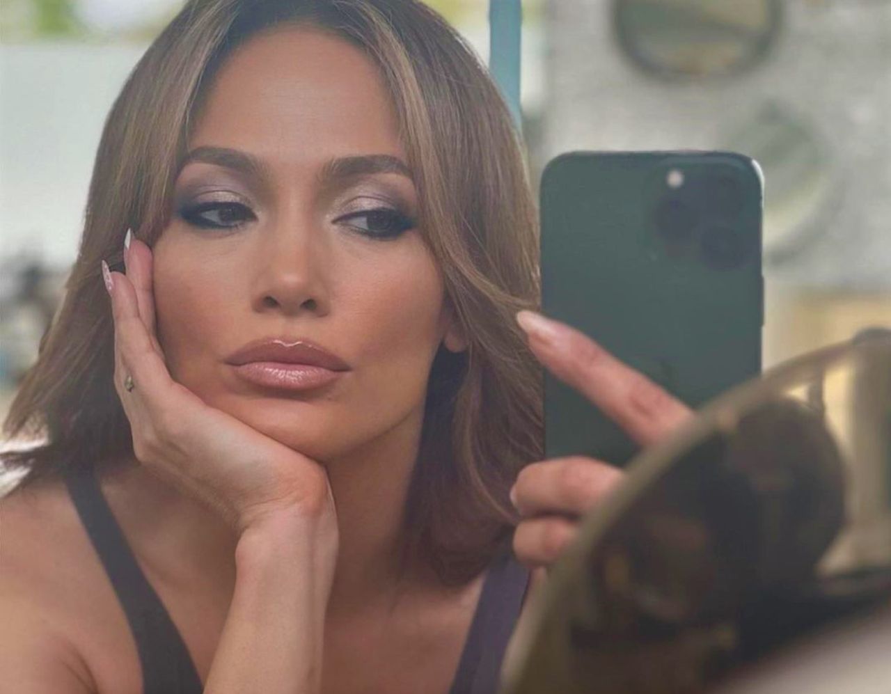 Jennifer Lopez wygląda zupełnie inaczej niż zwykle. Wszystko za sprawą tego stroju