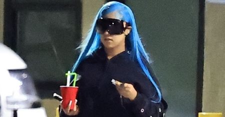 North West i jej tipsy maszerują po Los Angeles w "kosmicznych" okularach. 12-latka wybrała się na kolację z koleżankami (FOTO)
