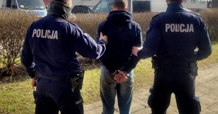 Śląskie. Brutalny atak nastolatków na policjanta, który próbował zapobiec kradzieży