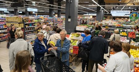 Otwarcie trzeciego sklepu Auchan w Lublinie przyciągnęło tłumy. Wielkie zainteresowanie promocjami [ZDJĘCIA]