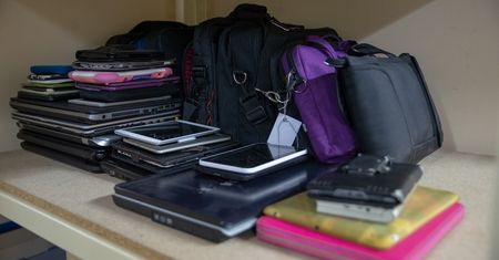 Bilans roku w Biurze Rzeczy Znalezionych: gubimy najwięcej telefonów