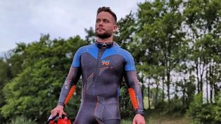 Rafał Grzelak rozpoczął 48 godzinne pływanie bez wychodzenia z wody