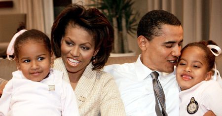 Tak dorastały córki Obamy. Zobaczcie, jak zmieniły się Sasha i Malia (ZDJĘCIA)