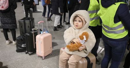 Wojna na Ukrainie: Uchodźcy są w Warszawie. Nic im już nie grozi
