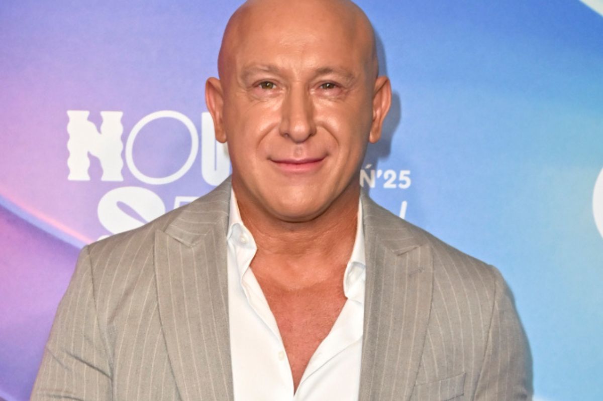 Pocałował ją przed kamerami. "To jest bardzo dziwne"