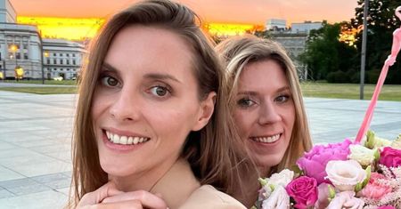 Marta Warchoł i jej ukochana odziane w garnitury WYMIENIAJĄ POCAŁUNKI na ściance: "LOVE IS LOVE" (FOTO)