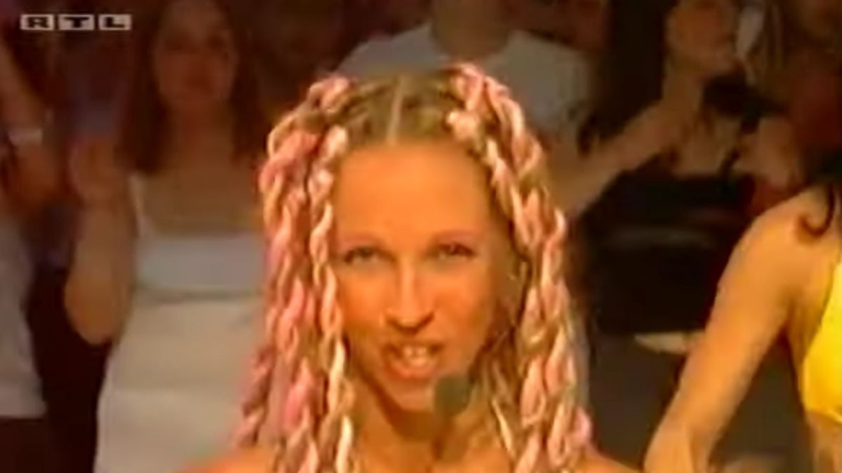 LoonaLoona to holenderska wokalistka, która zadebiutowała w 1991 roku. Europa usłyszała o niej jednak kilka lat później, bo za sprawą wydanego w 1997 roku singla Bailando.   Piosenka stała się hitem na dyskotekach czy rozgłośniach radiowych.   Jak wspominała w wywiadach, nie spodziewała się, że Bailando odniesie taki sukces. 