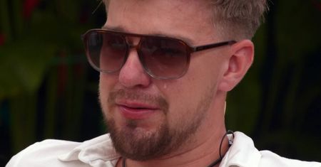"Hotel Paradise". Darek zalał się łzami po ostrej kłótni. Internauci odpaleni: "Kolejna gra" [WIDEO]