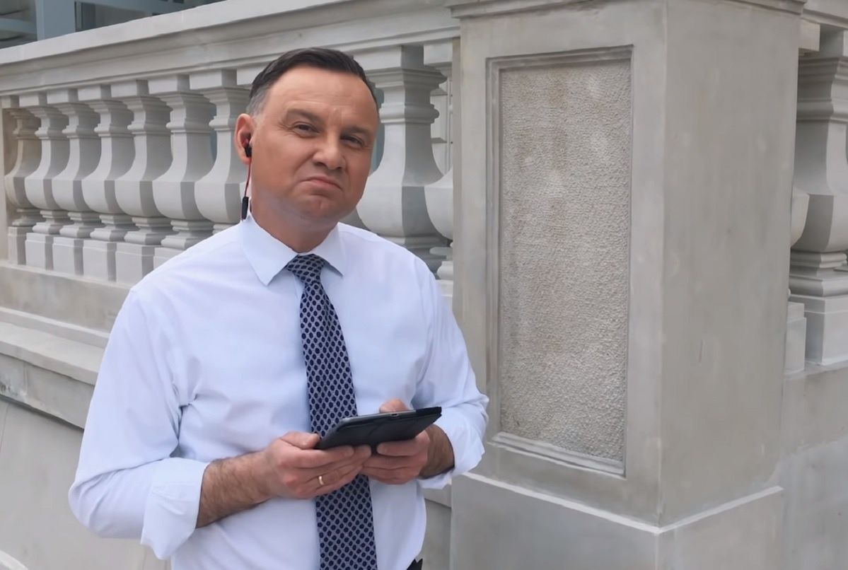 Prezydent Andrzej Duda rapował. "Dokonał ogromnej promocji #Hot16Challenge2"