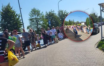 Zdjęcie z godz. 10. Chcieli wejść na plażę. Czekali prawie godzinę