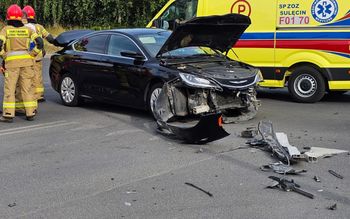 Wypadek w Gorzowie. Chrysler zderzył się z nissanem