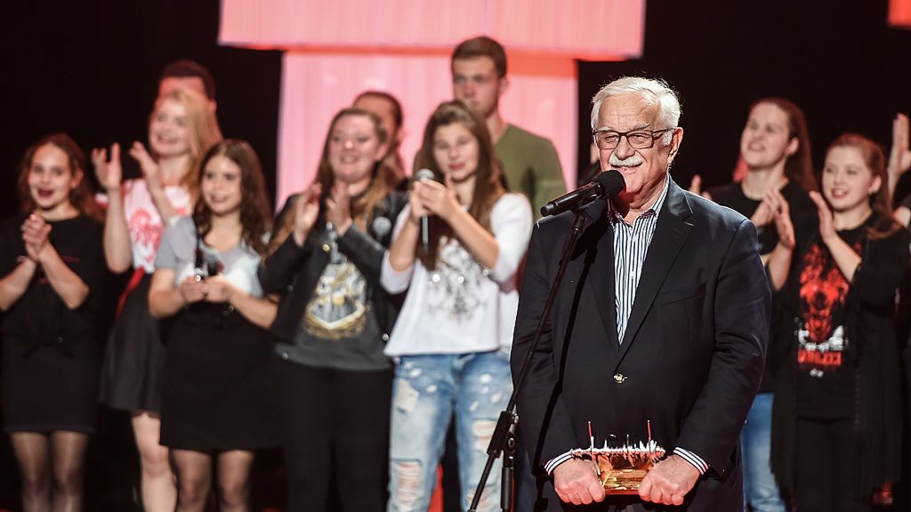 Występ Jana Pietrzaka wywołał protesty przed Zamkiem Ujazdowskim w Warszawie