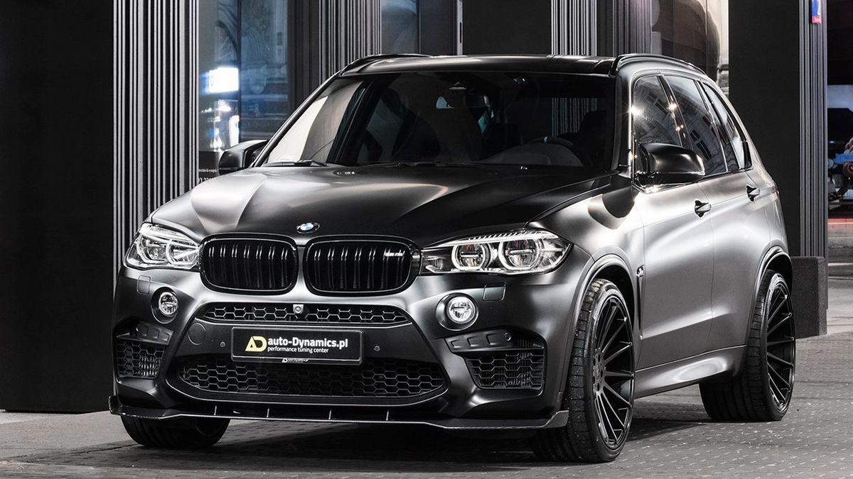 X5 M już w serii prezentuje się agresywnie. Tutaj tuner dodał jeszcze coś od siebie.