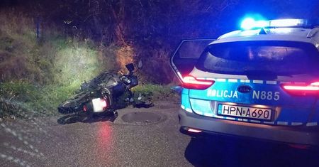 Uciekał przed policją. Miał dwa zakazy, a w portfelu woreczek