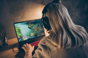 Jaki laptop do gier na wakacje 2025? Porównanie modeli w różnych budżetach