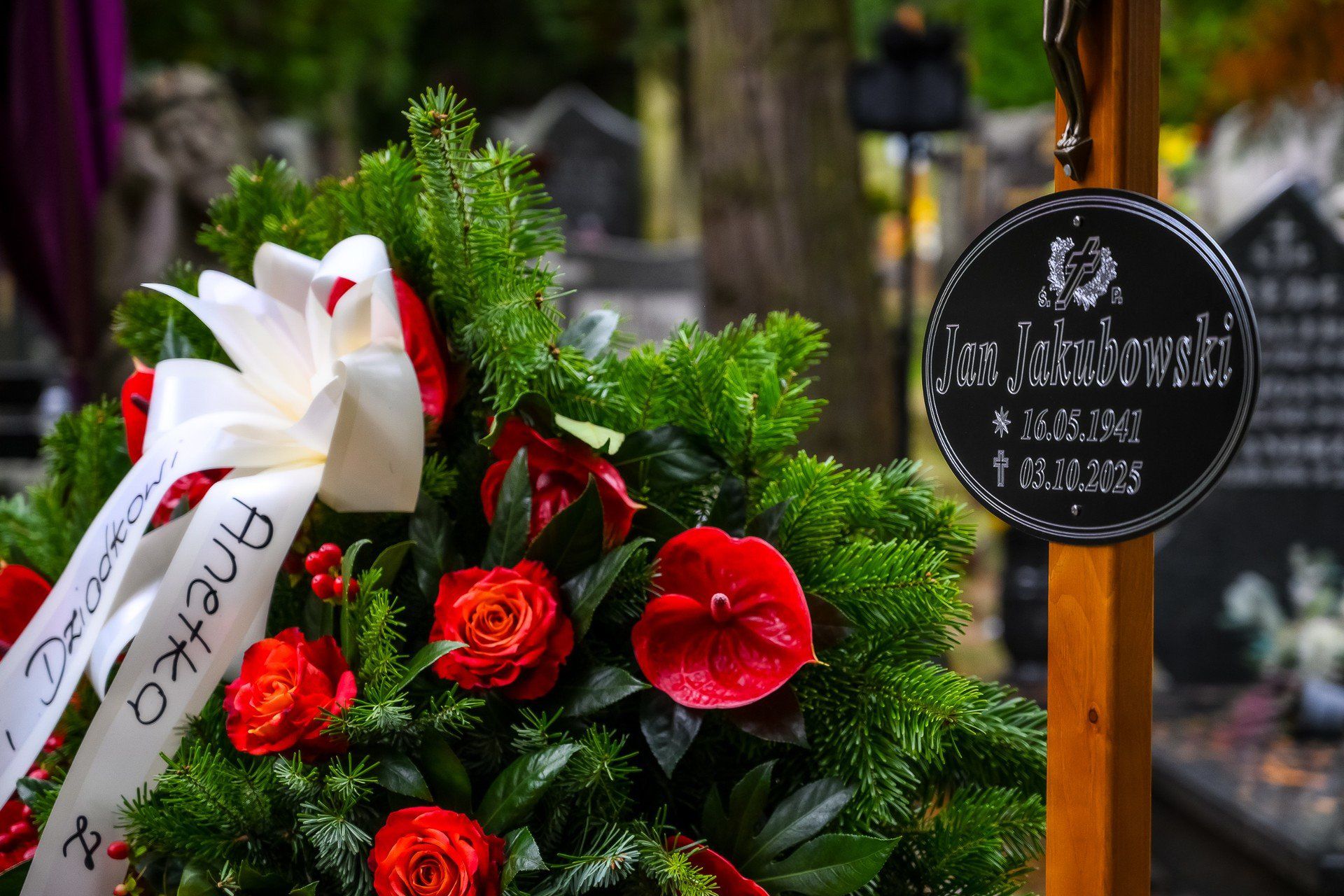 11.10.2025 GDANSK CMENTARZ LOSTOWICKI - POGRZEB JANA JAKUBOWSKIEGO. JAN JAKUBOWSKI W LATACH 1991 - 1996 BYL REDAKTOREM NACZELNYM DZIENNIKA BALTYCKIEGO FOT. PRZEMEK SWIDERSKI / POLSKA PRESS / DZIENNIK BALTYCKI