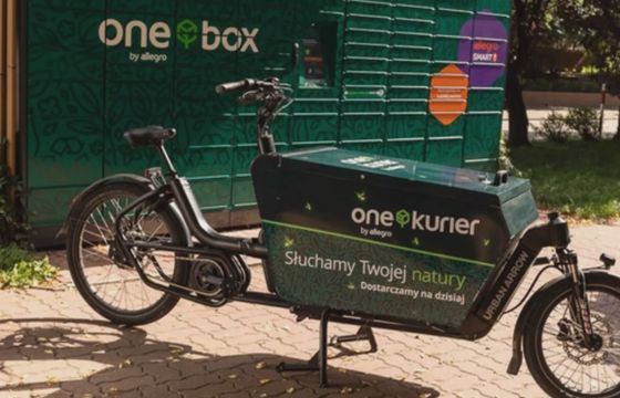 UOKiK nie zostawia suchej nitki na dostawcach paczek. „Ekościema” w reklamach Allegro i InPostu?