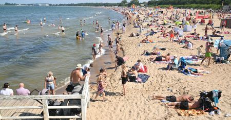 "Ukryte" opłaty nad morzem. W cennikach coraz więcej pozycji