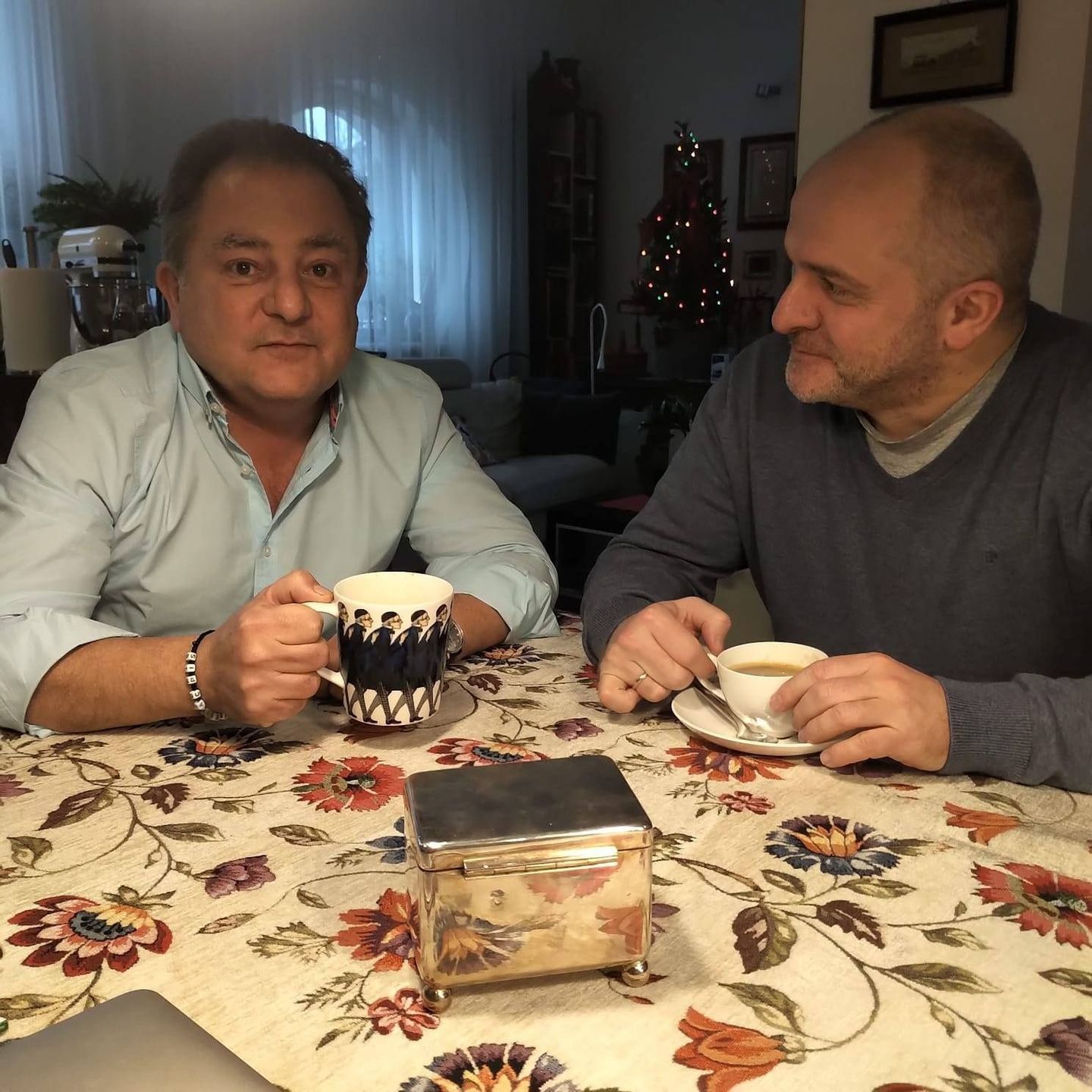 Robert Makłowicz pokazał się w bransoletce z napisem "J*bać PiS"
