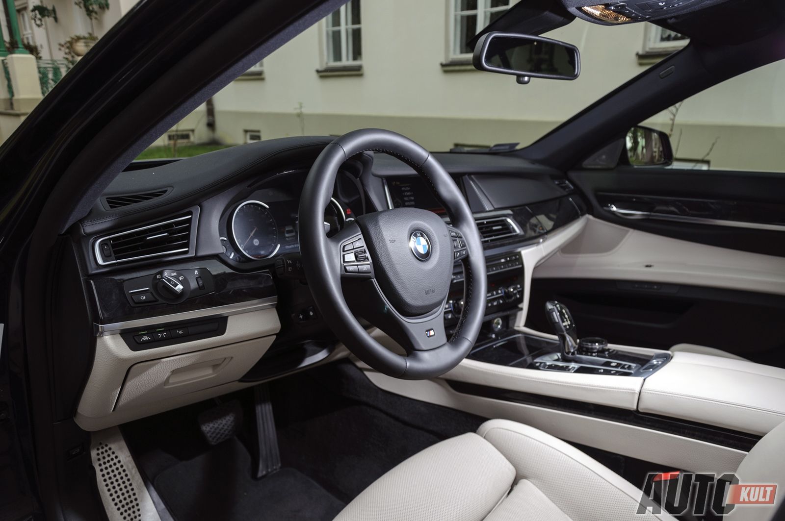 BMW 750d xDrive M-Sport kontra Audi A8 4.2 TDI quattro - test [galeria] 31