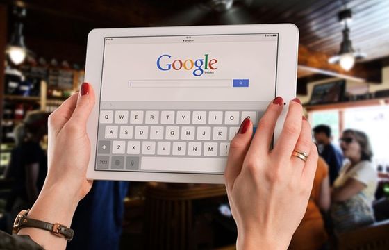 Google: ruch na stronach mimo rozwiązań AI "jest stabilny"