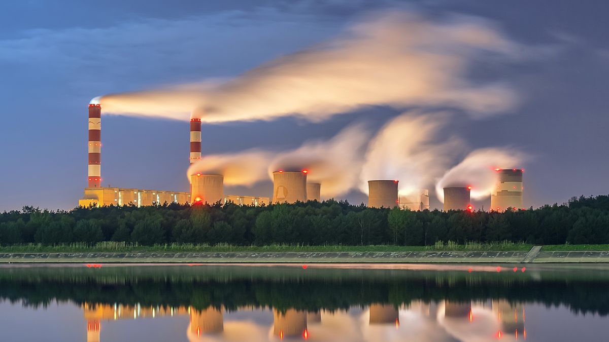 Wyłączenia bloków elektrowni w całym kraju. Na zdjęciu elektrownia Bełchatów