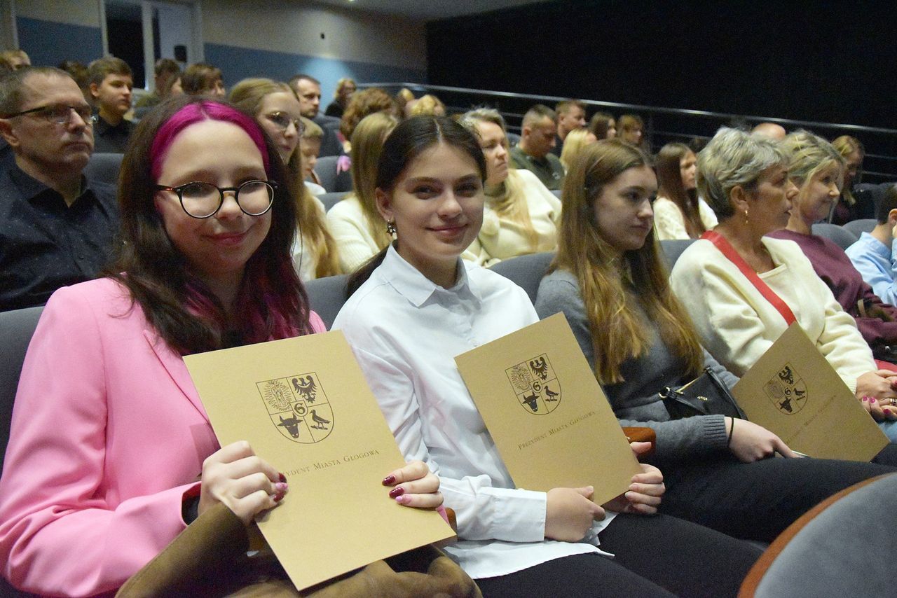Głogów: Prezydenckie stypendia rozdane. Za świetnie wyniki w nauce nagrodzono ponad 400 prymusów