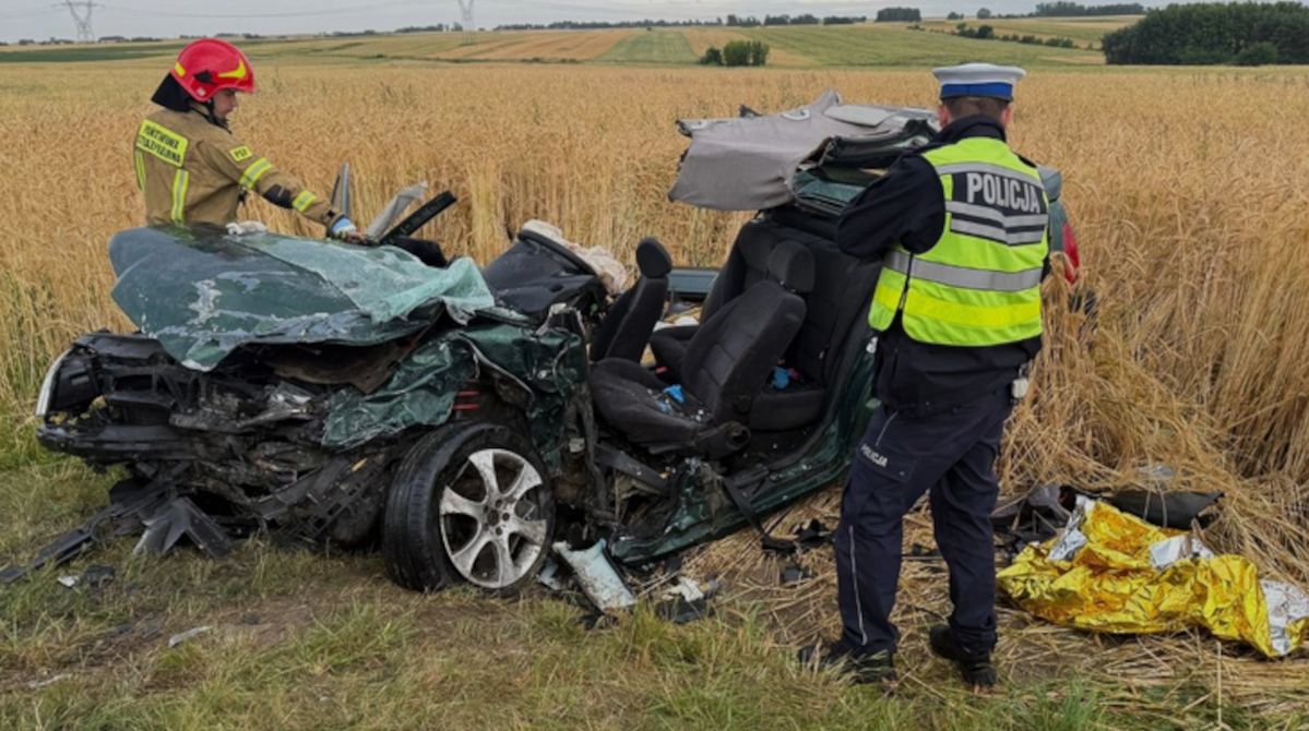Wypadek na DK78 w Wolicy. Czołowo zderzył się bus i osobówka