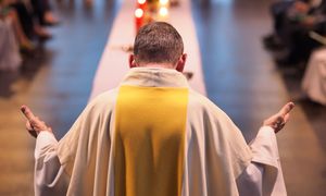 120 lat rozdziału Kościoła od państwa we Francji. Zaskakujące wyniki sondażu