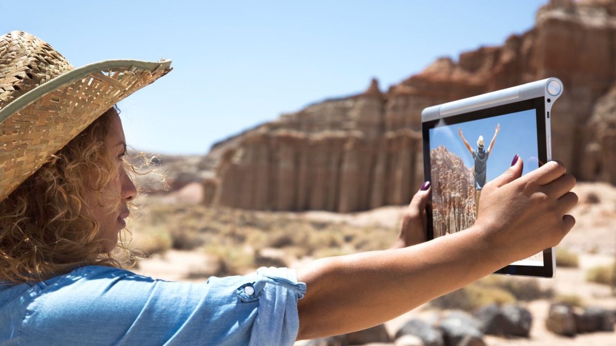 W jaki sposób powstał w Lenovo tablet z podstawką? 1