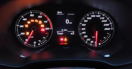 Tajemnicze kontrolki w aucie. Czy odgadniesz wszystkie?