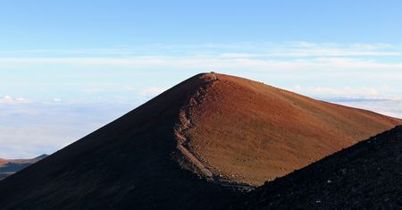 Najwyższa góra na świecie. To nie Mount Everest