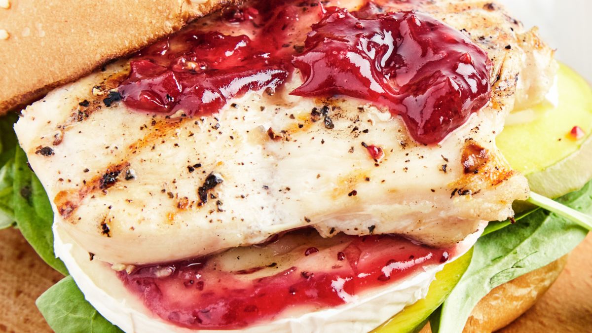 Konfitura z żurawiny pasuje do burgerów