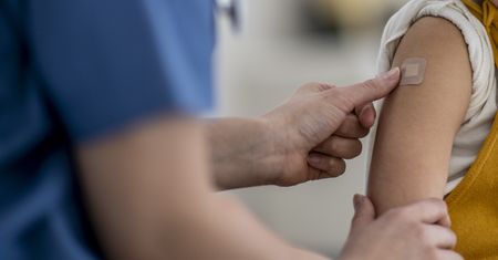 Obowiązkowe szczepienia przeciwko HPV już od 2027 roku. Resort potwierdza