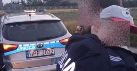Dziecko bawiło się przed domem. Wystarczył moment nieuwagi. Policja postawiona na nogi