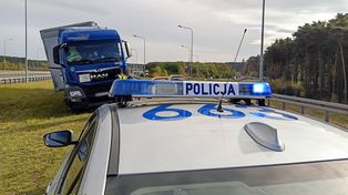 Próbował zawrócić ciężarówką i wjechać pod prąd na S3, bo tak kazała mu nawigacja
